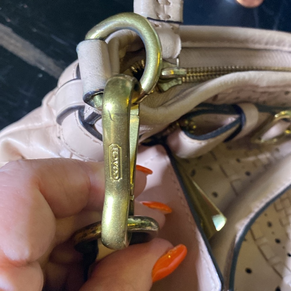 Coach blush pink shoulder bag. This bag is fire!! Pink and brass ❤️🔥 - Picture 8 of 16
